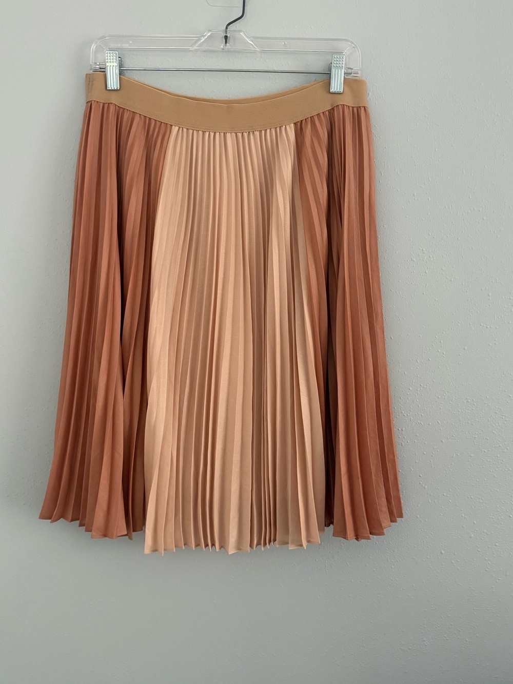 BCBGMaxAzria Two-Tone Pleated Midi Skirt in Beige & Rust